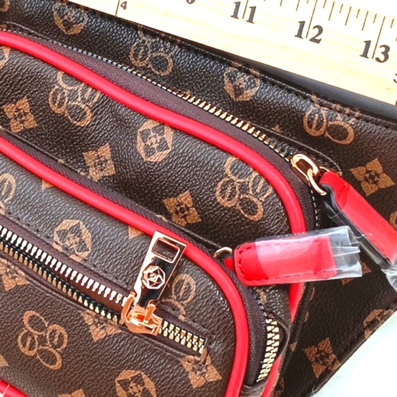 The SHOW STOPPER Fanny Pack - Picture 15 of 16